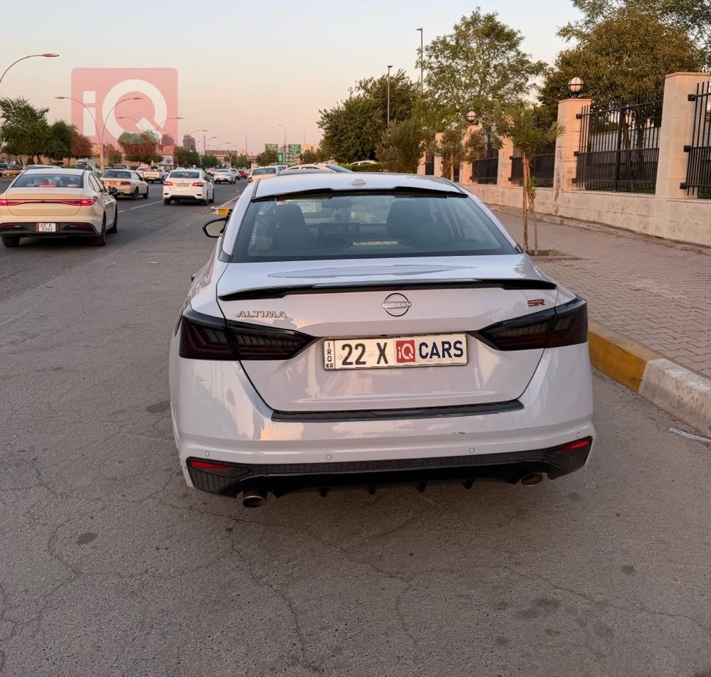 نيسان ألتيما